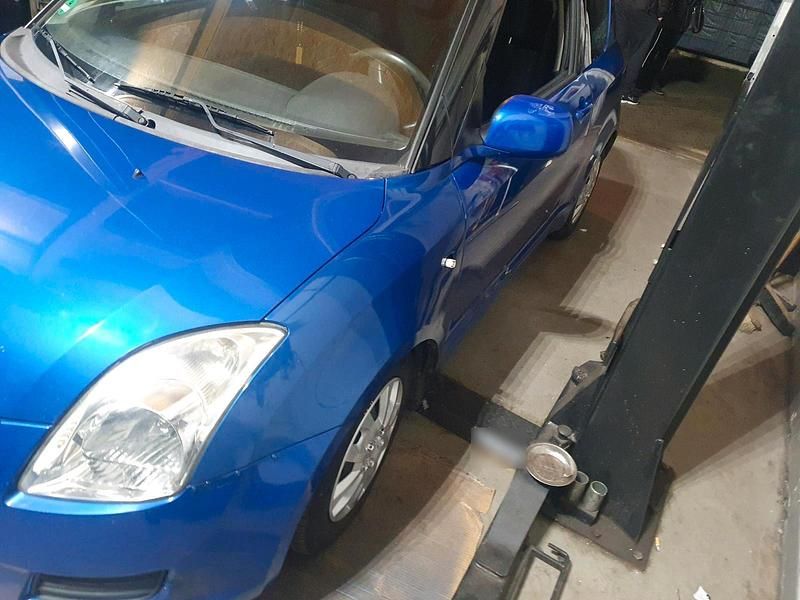 Gebraucht Suzuki Swift 88 PS (64 kW) 2008 Blau Kleinwagen