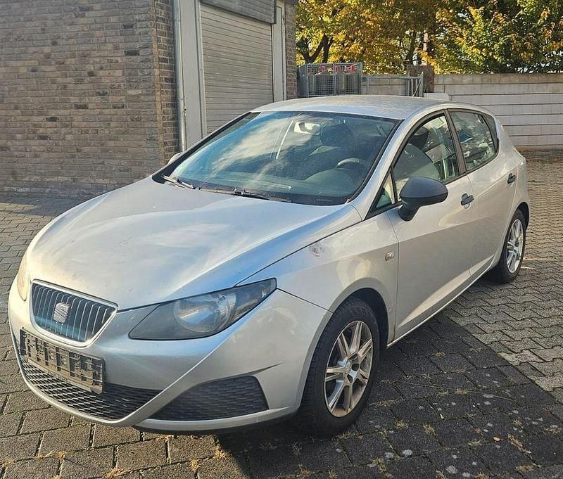 Grau Gebraucht 2011 Seat Ibiza Limousine | 2.499 € (Guter Preis) - Bild 1/4