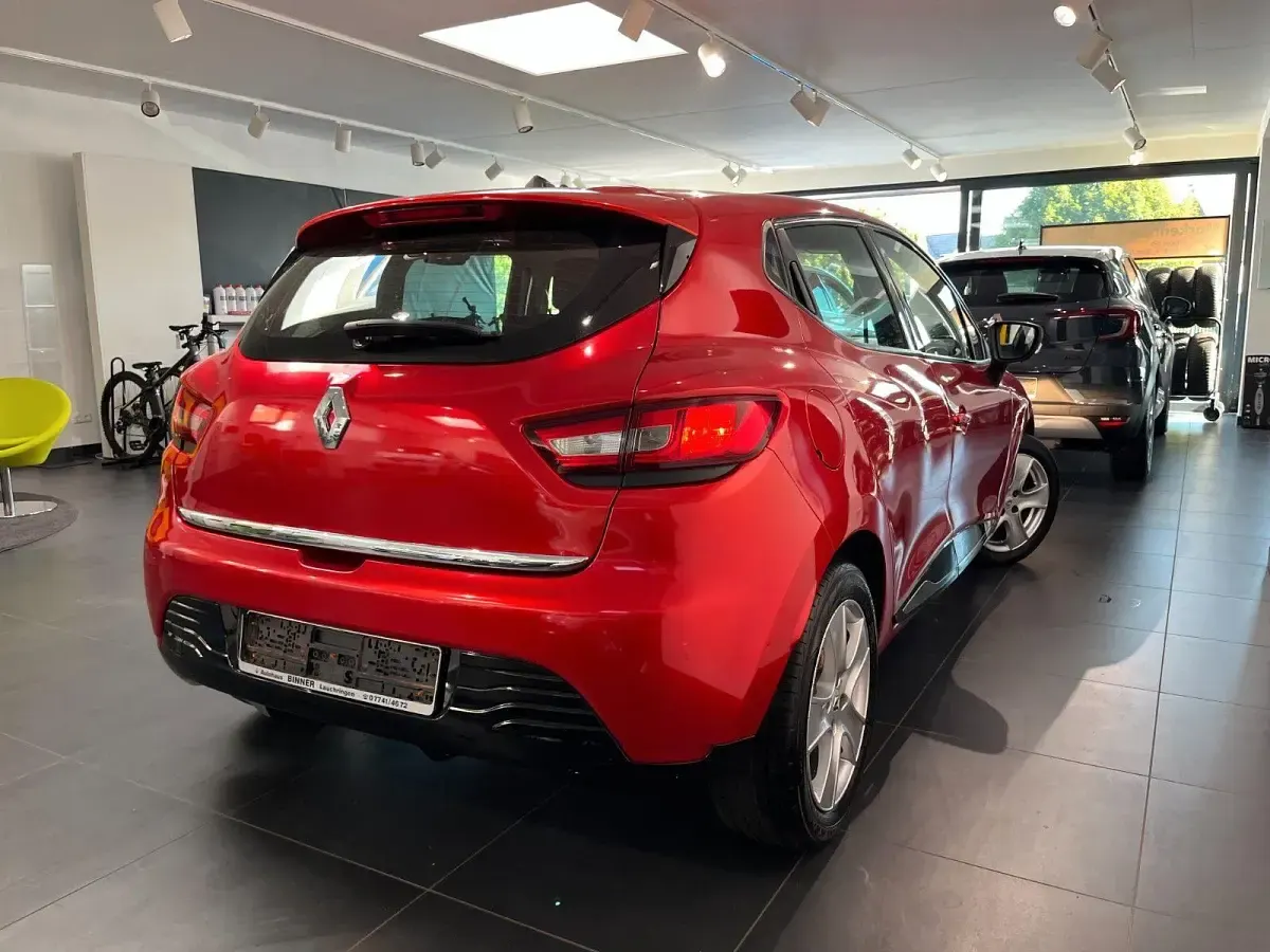 Gebraucht Renault Clio IV Luxe 90 PS (66 kW) 2013 Rot Kleinwagen