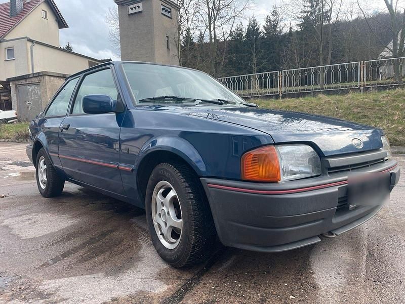 Gebraucht Ford Escort 74 PS (54 kW) 1990 Blau Limousine