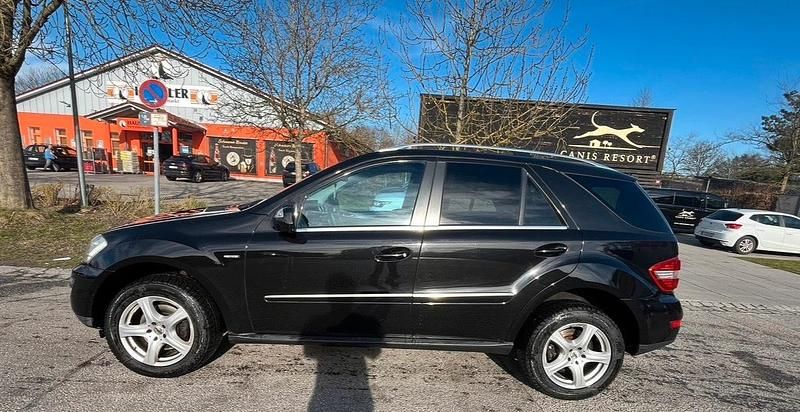 Second-hand Mercedes ML300 2010 Negru SUV