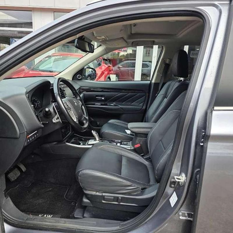 Gebraucht Mitsubishi Outlander P-HEV Top 121 PS (88 kW) 2017 Platinumgrau SUV