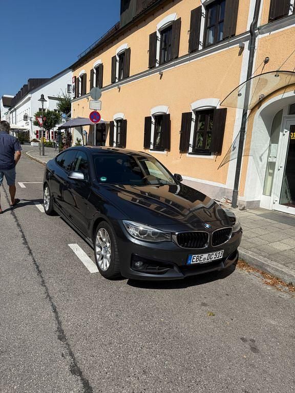 Grau Gebraucht 2014 BMW 330 Luxury Line Limousine | 10.900 € (Fairer Preis) - Bild 1/4