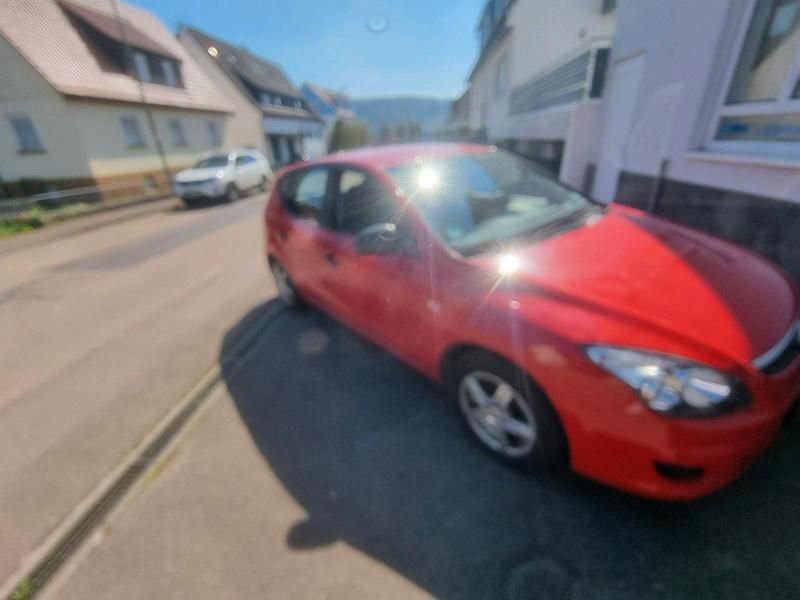 Gebraucht Hyundai i30 90 PS (66 kW) 2009 Rot Kleinwagen