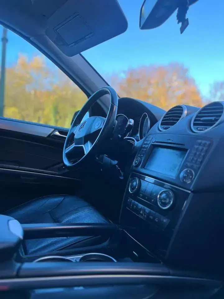 Gebraucht Mercedes ML350 224 PS (164 kW) 2010 Schwarz SUV