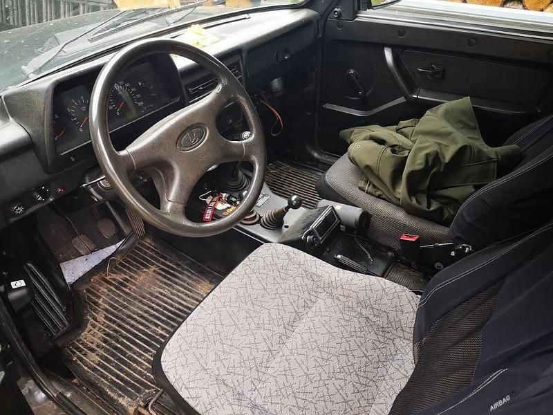 Grün Gebraucht 2013 Lada niva SUV | 5.400 € (Guter Preis) - Bild 1/4