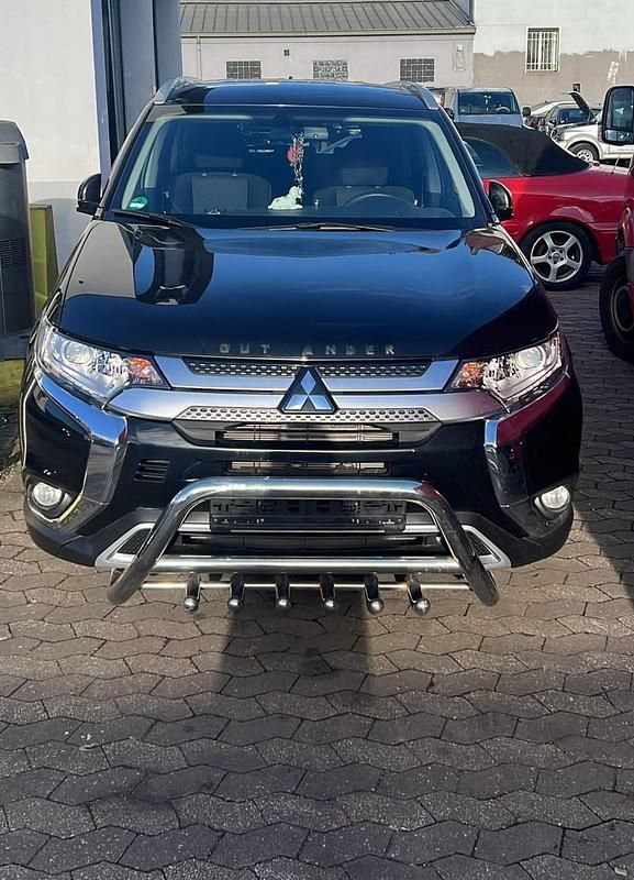 Schwarz Gebraucht 2021 Mitsubishi Outlander SUV | 26.499 € (Teuer) - Bild 1/4