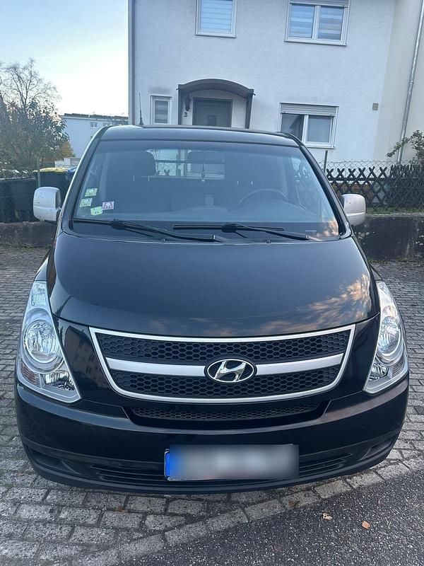 Schwarz Gebraucht 2009 Hyundai H-1 Van / Kleinbus | 4.000 € (Fairer Preis) - Bild 1/4