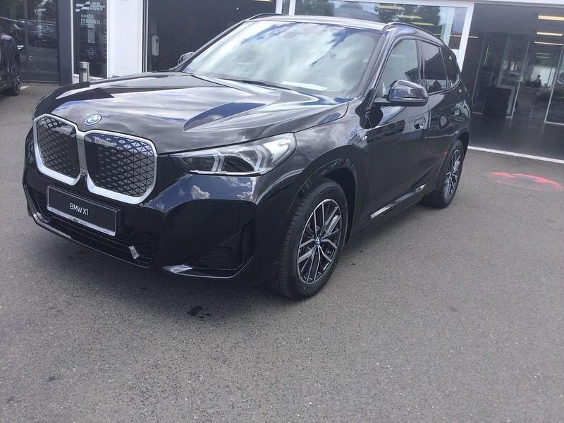 Schwarz Neu 2025 BMW iX1 M Sport SUV | 53.490 € (Guter Preis) - Bild 1/4