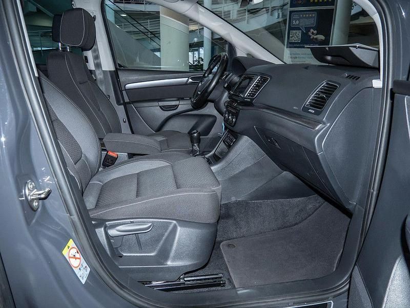 Gebraucht VW Sharan Active 150 PS (110 kW) 2021 Uranograu Van / Kleinbus