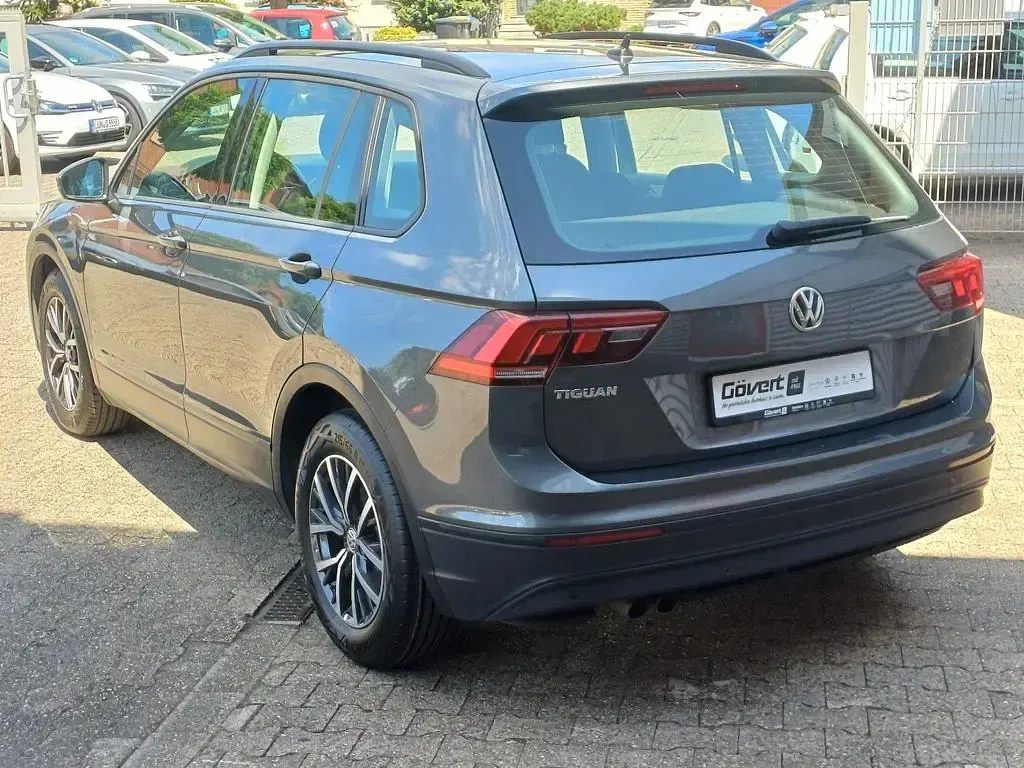 Gebraucht VW Tiguan Trendline 125 PS (91 kW) 2018 Grau SUV