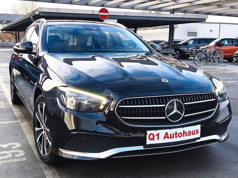 Gebraucht Mercedes E300 306 PS (225 kW) 2022 Schwarz Limousine