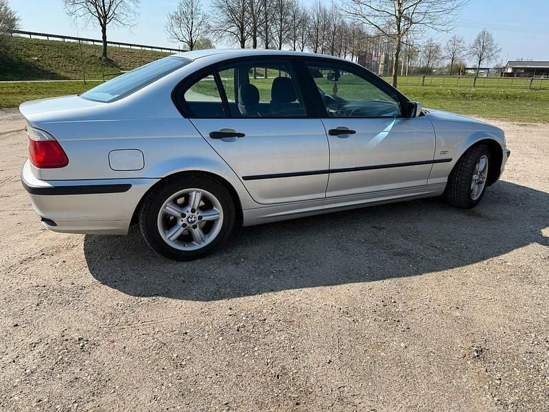 Gebraucht BMW 316 115 PS (84 kW) 2005 Silber Limousine