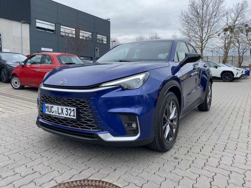 Nachtblau mica metallic Gebraucht 2024 Lexus LBX SUV | 31.990 € (Superpreis) - Bild 1/4