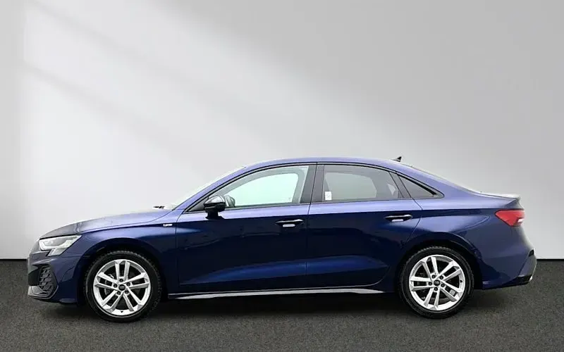 Używany Audi A3 S-Line 150 KM (110 kW) 2025 Niebieski Sedan/Limuzyna