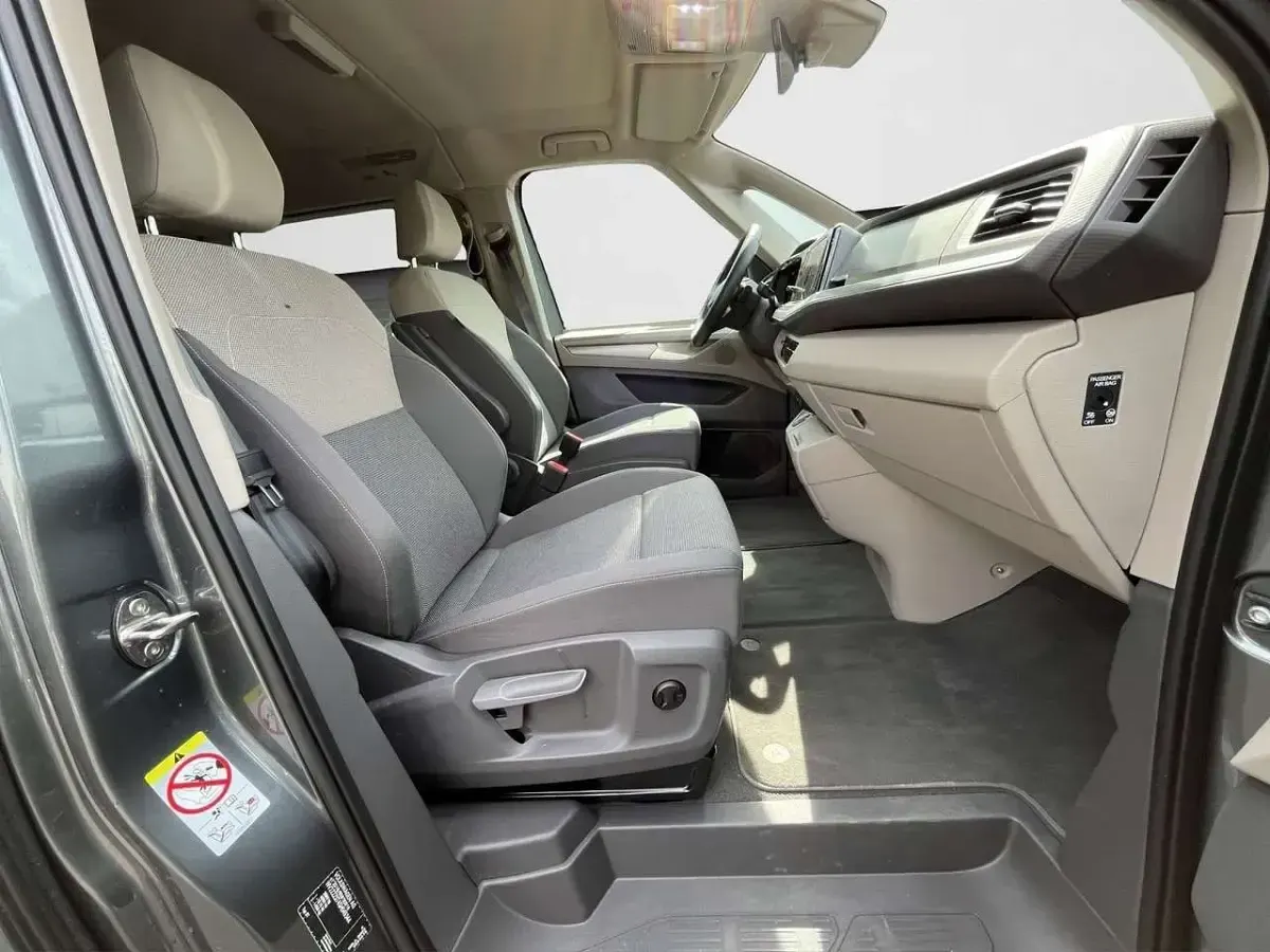 Gebraucht VW Multivan Life 150 PS (110 kW) 2025 Grau Van / Kleinbus