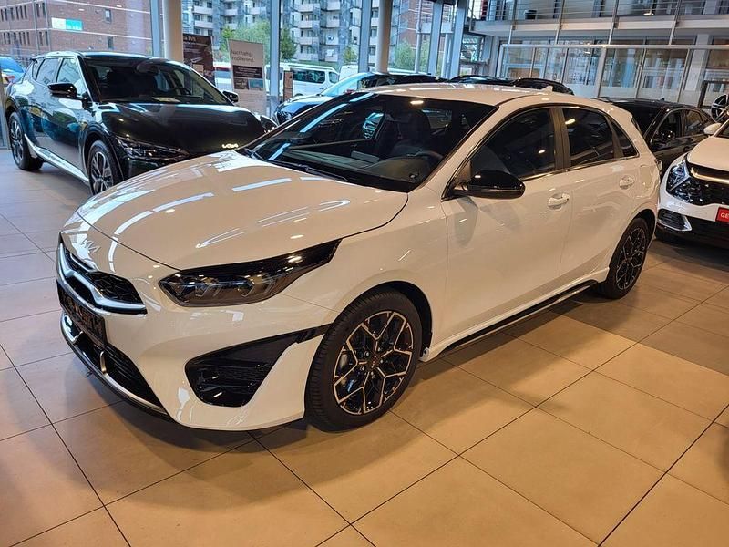 Gebraucht Kia Ceed GT-Line 140 PS (102 kW) 2024 Weiß Kleinwagen
