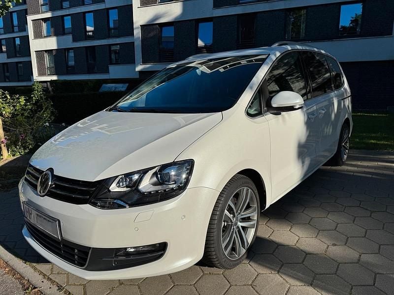 Weiß Gebraucht 2016 VW Sharan Van / Kleinbus | 21.000 € (Guter Preis) - Bild 1/4