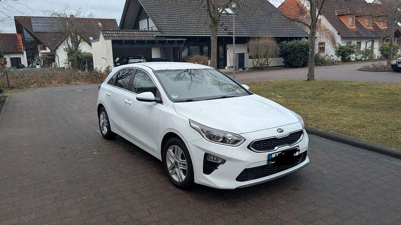 Gebraucht Kia Ceed Vision 140 PS (102 kW) 2019 Weiß Kleinwagen