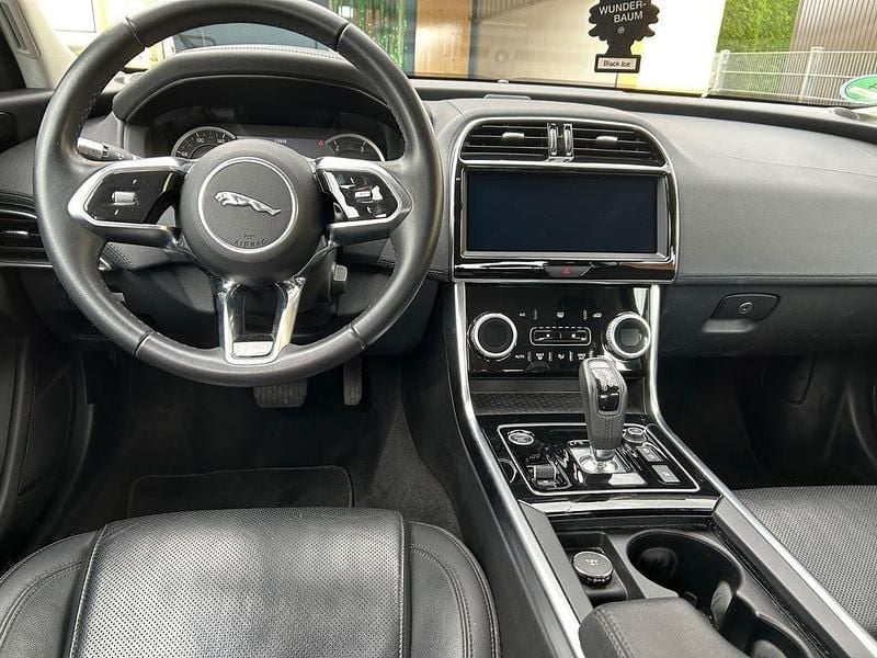 Gebraucht Jaguar XE S 179 PS (131 kW) 2019 Schwarz Limousine