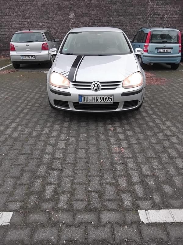 Silber Gebraucht 2004 VW Golf V Kleinwagen | 1.750 € (Superpreis) - Bild 1/4