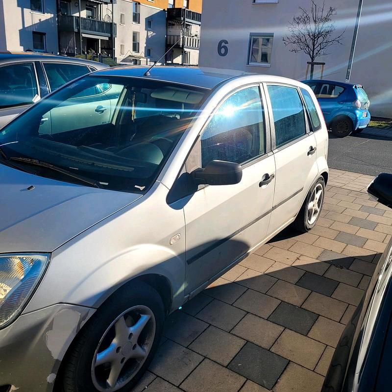 Gebraucht Ford Fiesta 68 PS (50 kW) 2004 Grau Kleinwagen