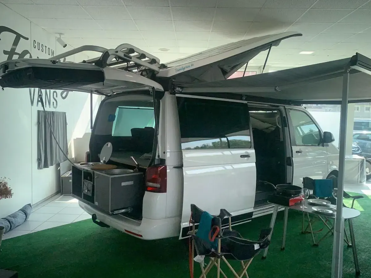 Second-hand VW Multivan 140 CP (102 kW) 2015 Alb Monovolum