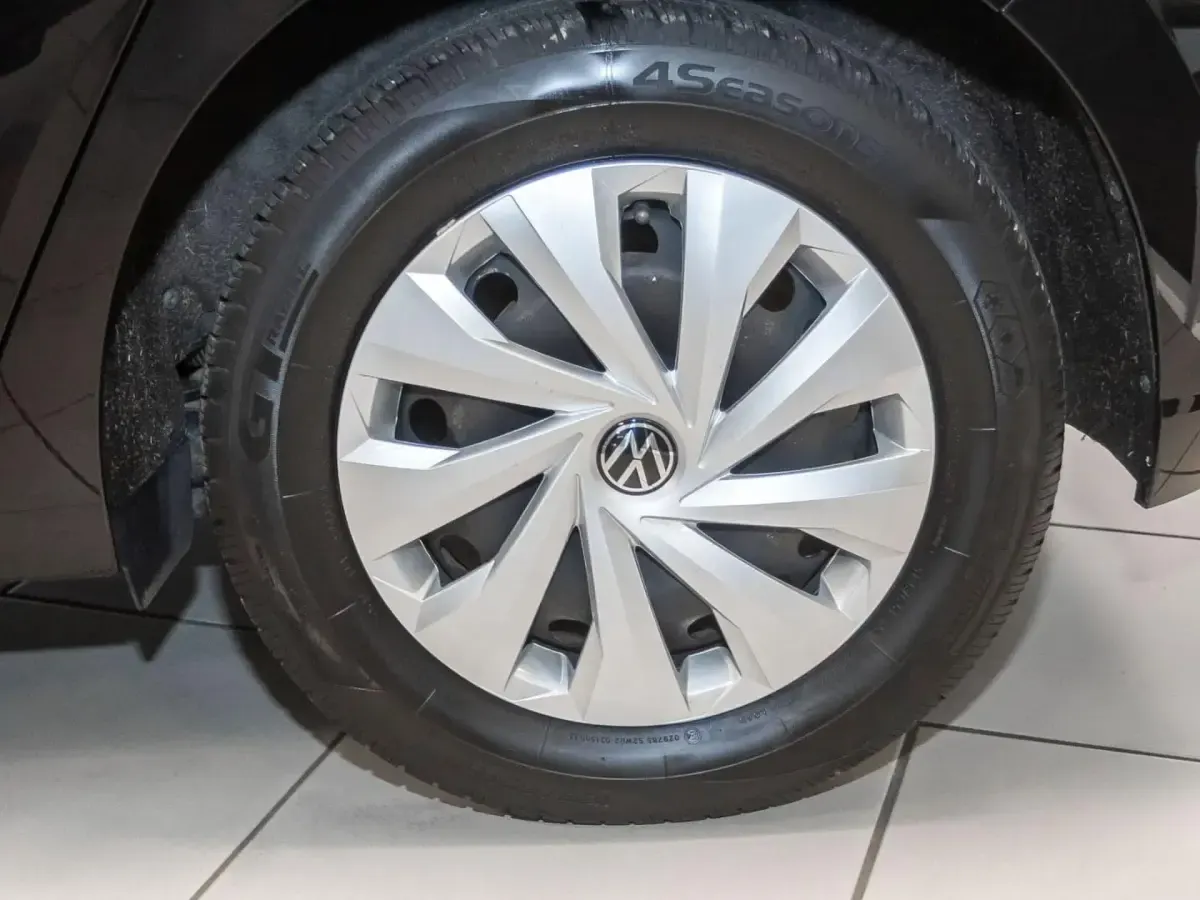 Gebraucht VW Polo Life 80 PS (58 kW) 2023 Deep black perleffekt Kleinwagen