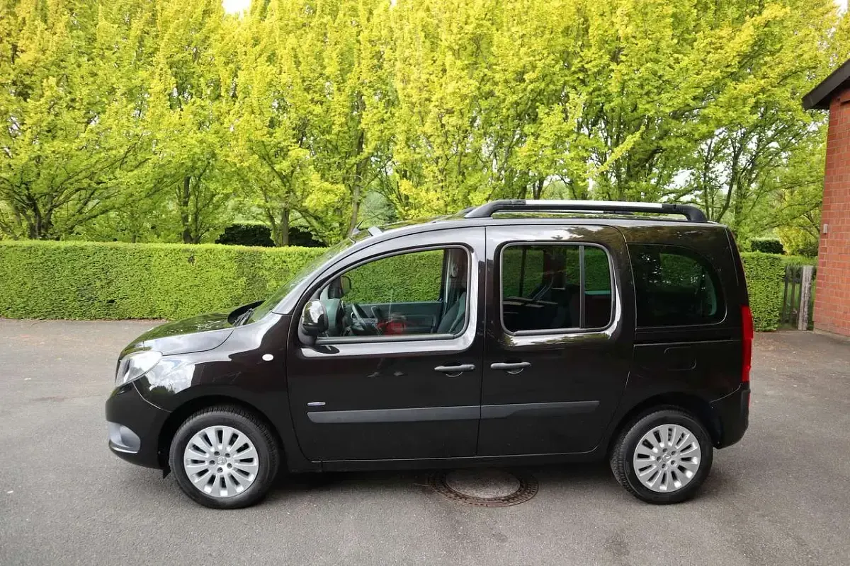 Gebraucht Mercedes Citan 111 Edition 110 PS (80 kW) 2017 Dravitschwarz metallic Van / Kleinbus