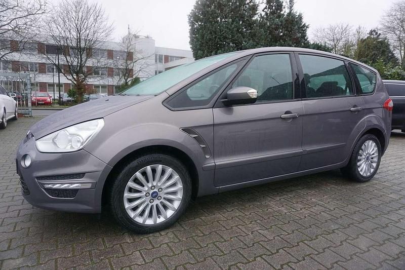 Brisbane braun (met.) Gebraucht 2013 Ford S-MAX Champions Edition Van / Kleinbus | 8.799 € (Fairer Preis) - Bild 1/4