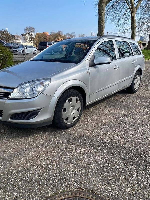 Gebraucht Opel Astra 116 PS (85 kW) 2008 Grau Kombi