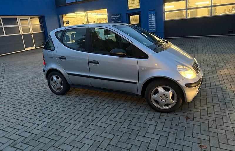 Grau Gebraucht 2001 Mercedes A170 Classic Kleinwagen | 1.250 € (Etwas zu teuer) - Bild 1/4