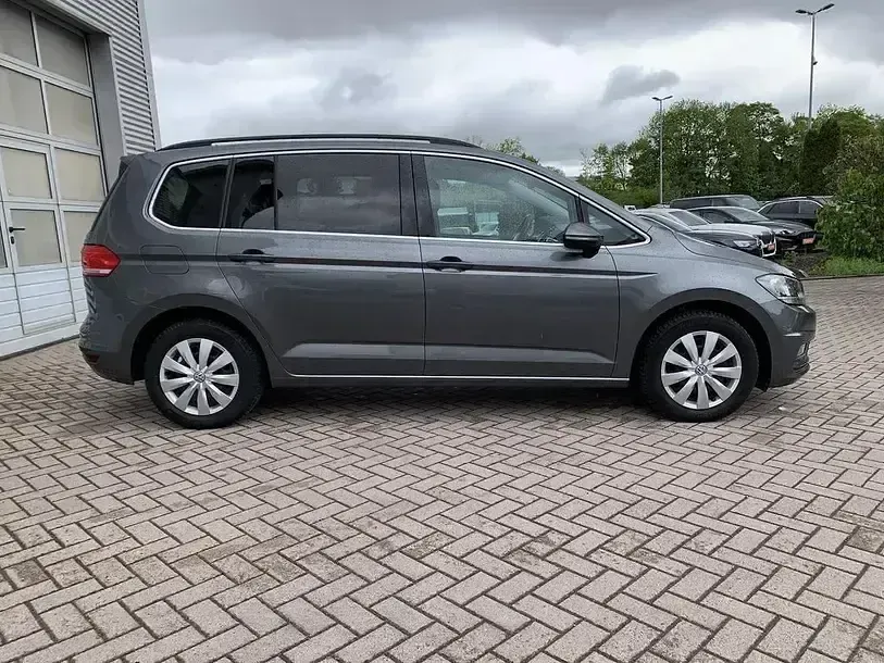 Gebraucht VW Touran 116 PS (85 kW) 2018 Grau Van / Kleinbus