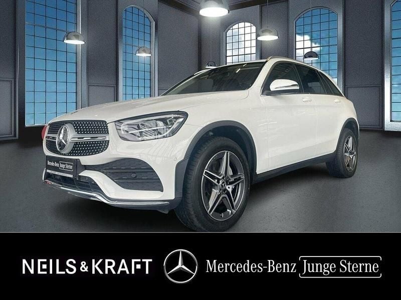 Weiß Gebraucht 2021 Mercedes GLC300e AMG SUV | 38.450 € (Fairer Preis) - Bild 1/4