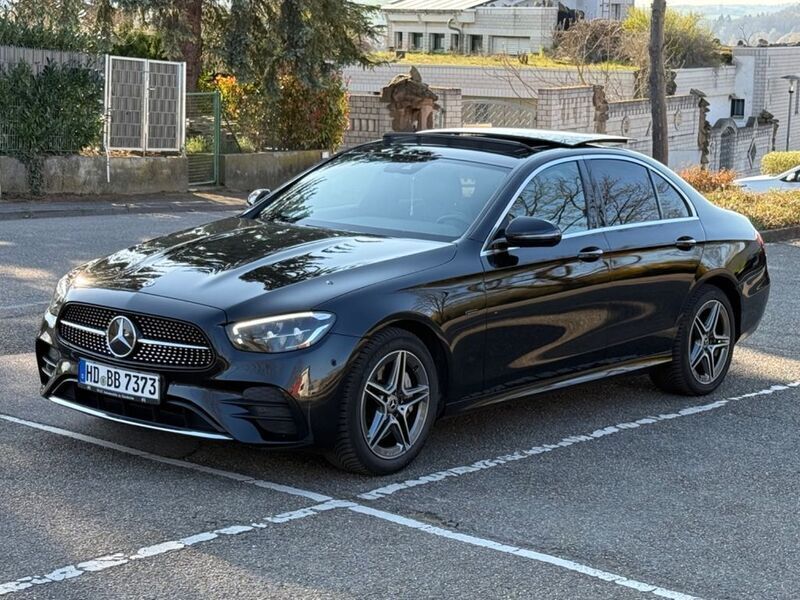 Schwarz Gebraucht 2021 Mercedes E300 AMG Limousine | 32.890 € (Etwas zu teuer) - Bild 1/4