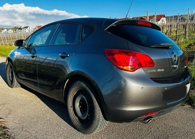 Gebraucht Opel Astra Design Edition 140 PS (102 kW) 2011 Grau Limousine