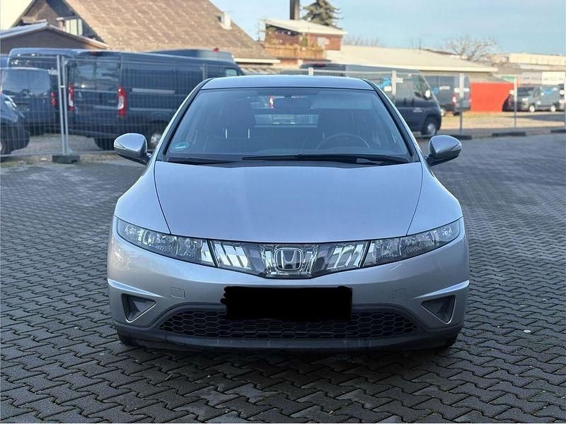 Grau Gebraucht 2007 Honda Civic Limousine | 4.500 € (Fairer Preis) - Bild 1/4