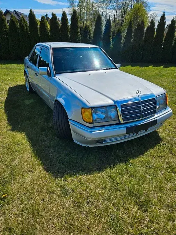 Gebraucht Mercedes E500 320 PS (235 kW) 1992 Silber Limousine