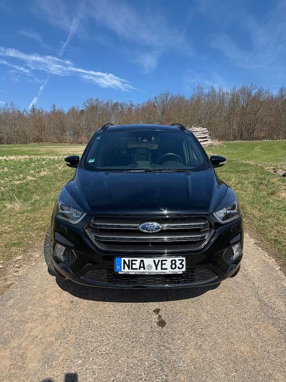 Gebraucht Ford Kuga ST-Line 180 PS (132 kW) 2017 Schwarz SUV
