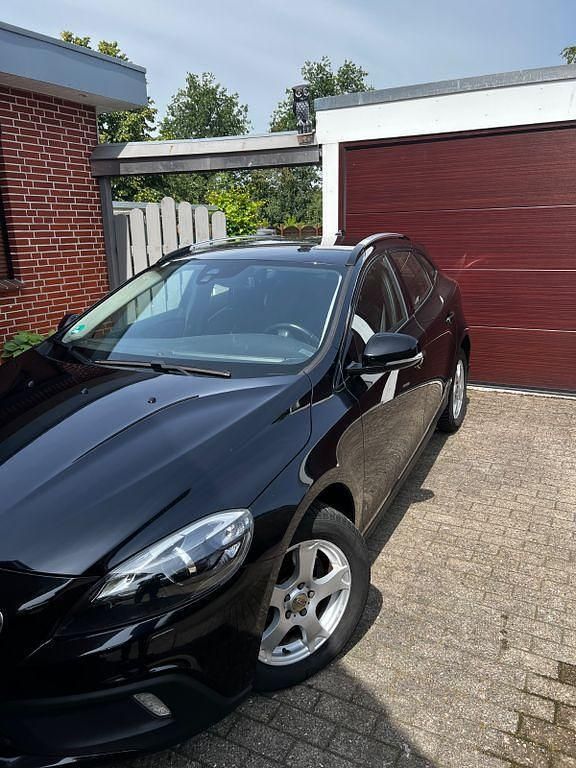 Schwarz Gebraucht 2014 Volvo V40 CC Kombi | 9.700 € (Superpreis) - Bild 1/4
