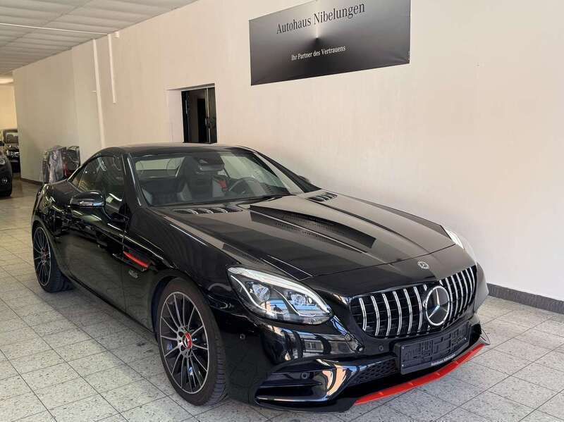 Obsidianschwarz metalliclack Gebraucht 2017 Mercedes SLC300 Edition Cabrio | 43.499 € (Teuer) - Bild 1/4