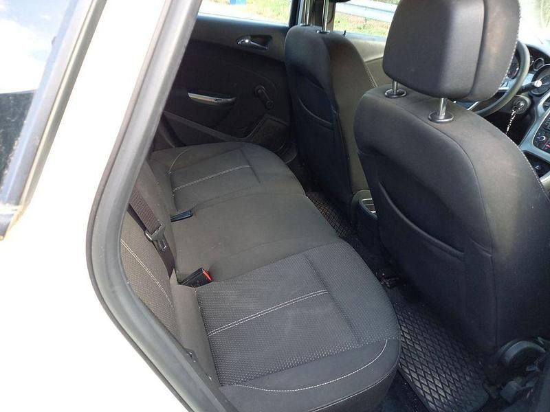 Usata Opel Astra 95 CV (69 kW) 2012 Bianco Station wagon