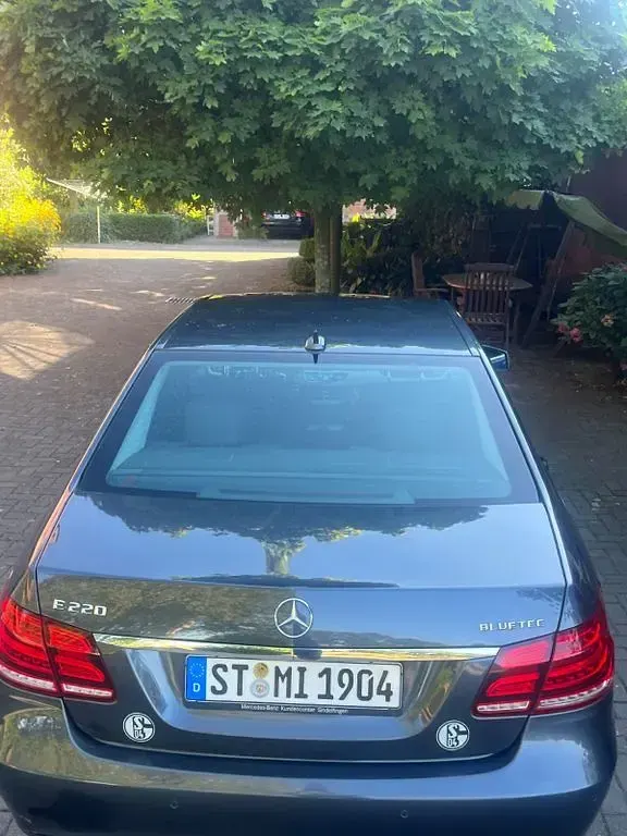 Gebraucht Mercedes E220 Elegance 170 PS (125 kW) 2015 Grau Limousine