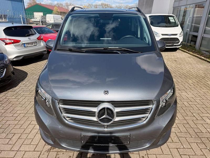 Gebraucht Mercedes V220 163 PS (119 kW) 2018 Grau Van / Kleinbus
