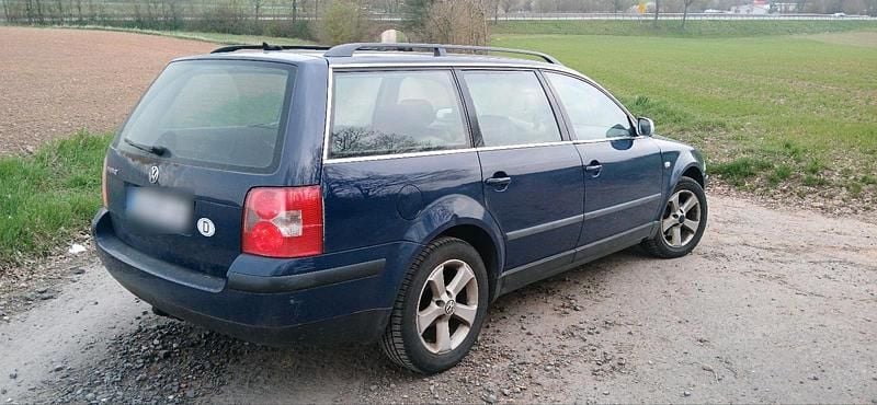 Gebraucht VW Passat 131 PS (96 kW) 2001 Blau Kombi