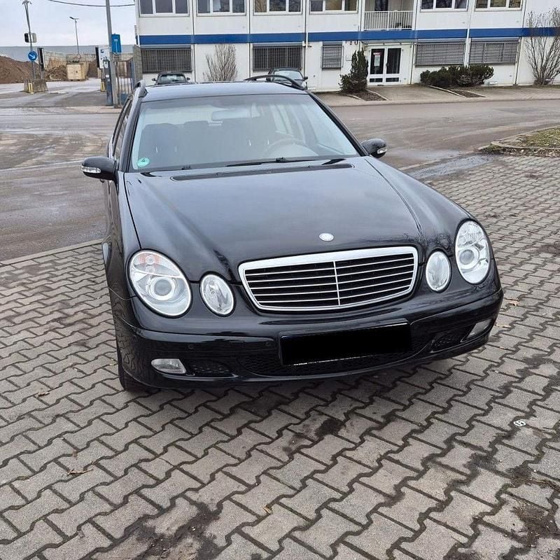 Schwarz Gebraucht 2004 Mercedes E200 Classic Kombi | 4.500 € (Fairer Preis) - Bild 1/4