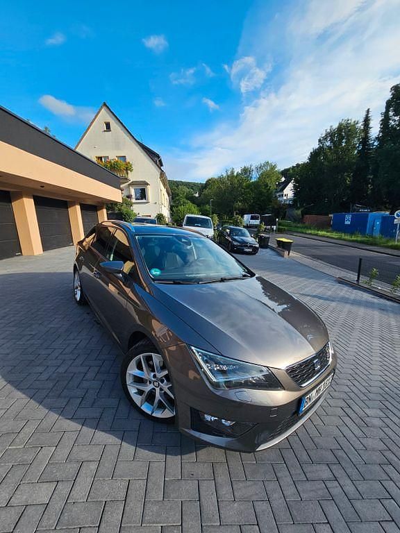 Grau Gebraucht 2016 Seat Leon ST FR Kombi | 11.500 € (Superpreis) - Bild 1/4