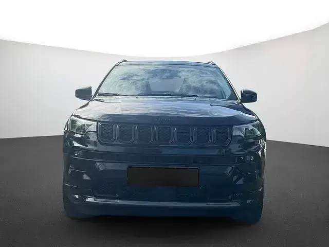Gebraucht Jeep Compass 131 PS (96 kW) 2024 Black clear coat SUV