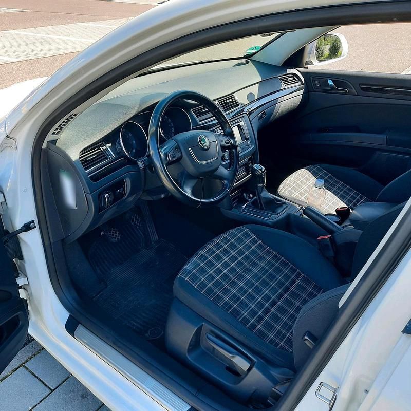 Gebraucht Skoda Superb 160 PS (117 kW) 2013 Weiß Kombi