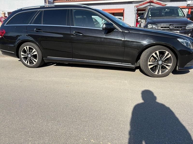 Gebraucht Mercedes E200 Avantgarde 136 PS (100 kW) 2015 Schwarz Kombi